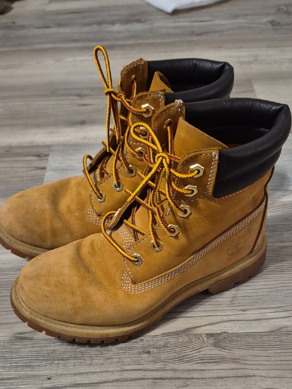 Timberland Wheat/Tan Lace-Up Leather Work Boots with Black Collar
